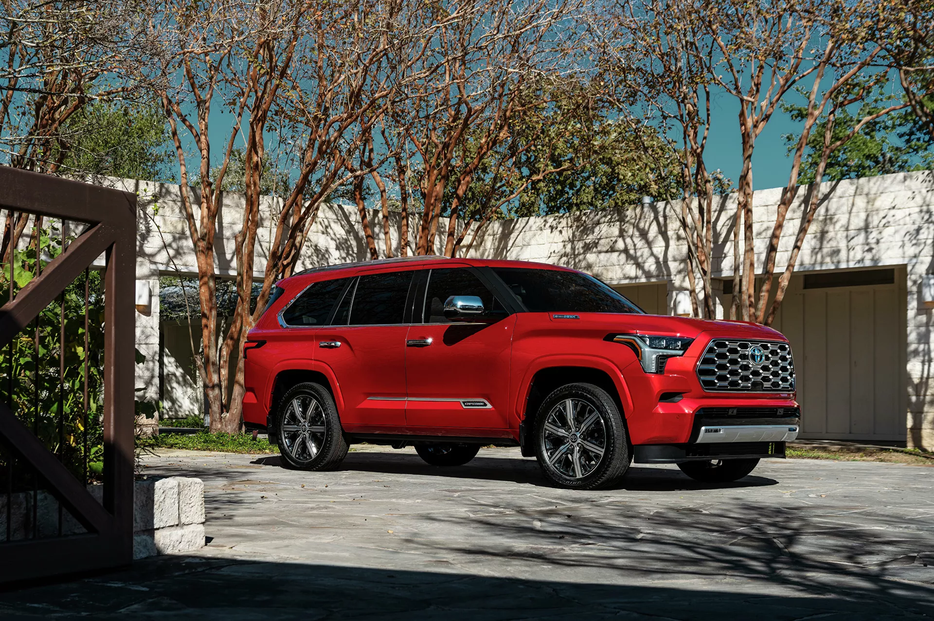 Enlace: Sin nada que envidiar al Land Cruiser: Toyota presenta su nuevo todoterreno Sequoia – Video, fotos