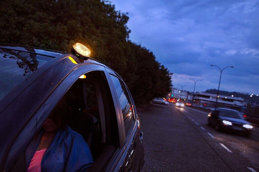 Enlace: La DGT ha puesto fecha al fin de los triángulos de emergencia: este es el nuevo aparato que tendrás que llevar en el coche
