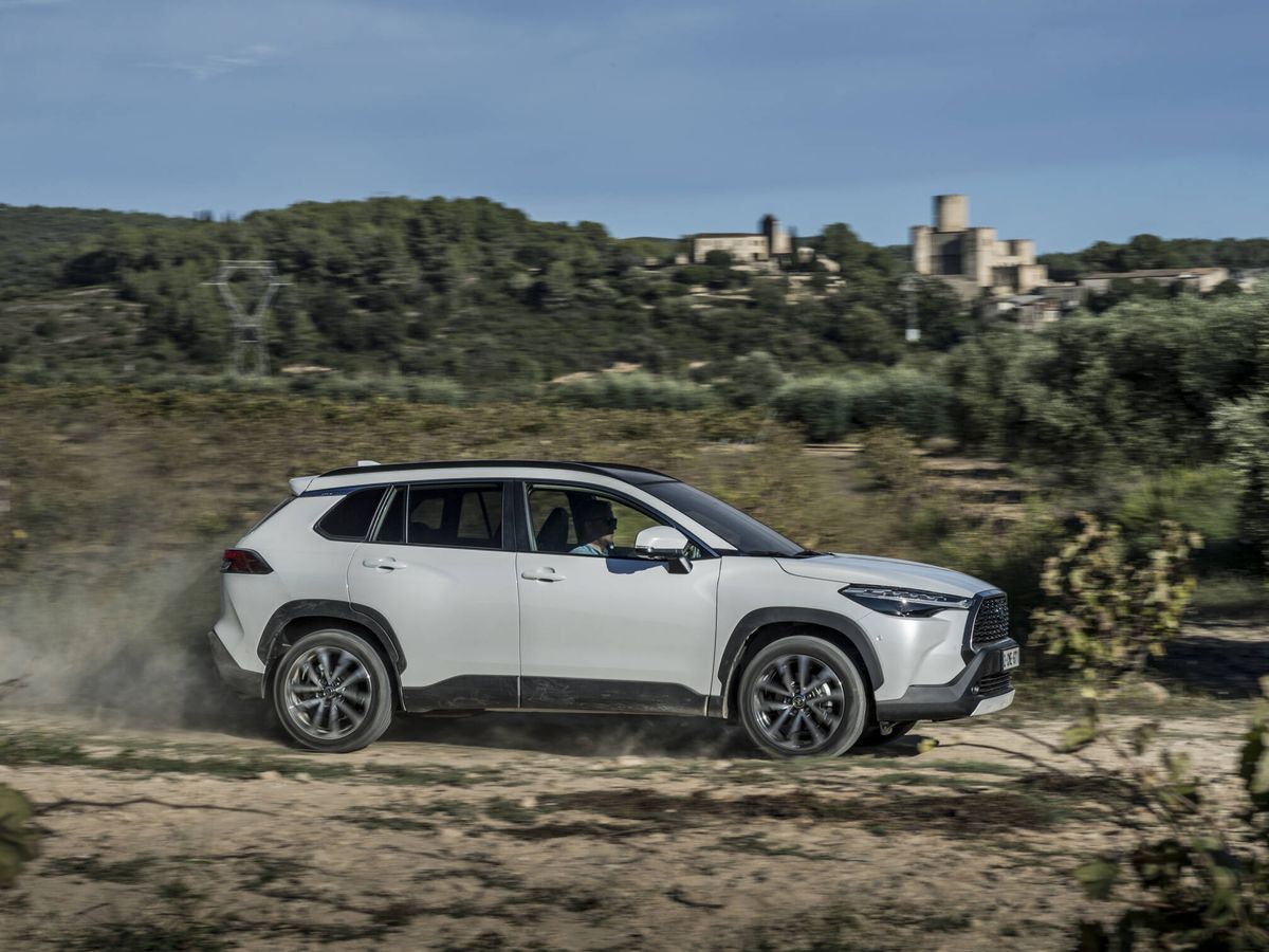Enlace: Ya es definitivo: Toyota lanzará en España el Corolla Cross, un SUV híbrido de talla media