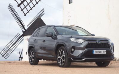 Enlace: Probamos, enchufamos y juzgamos al mejor de los acabados del Toyota RAV4 Plug-in