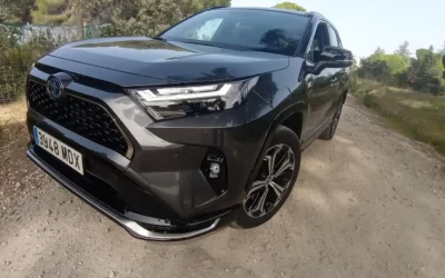 Enlace: Test a fondo Toyota RAV4 Plug-in: no hace falta correr para llegar a tiempo