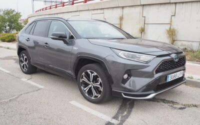 Enlace: Comparativa del Toyota RAV4 Hybrid frente al plug-in híbrido enchufable: ¿Cuál es mejor?