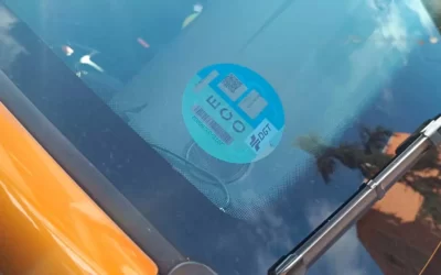 Enlace: El problemón que se le viene a la DGT con las etiquetas ecológicas de los coches