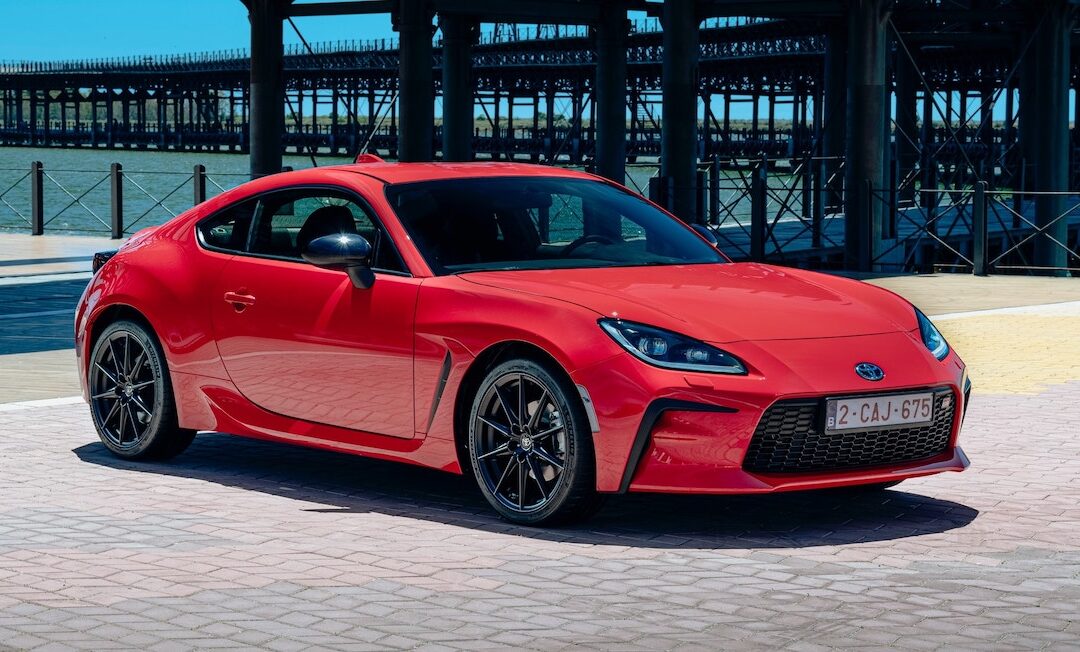 Enlace: Los cinco mejores coches gasolina que vende Toyota en España