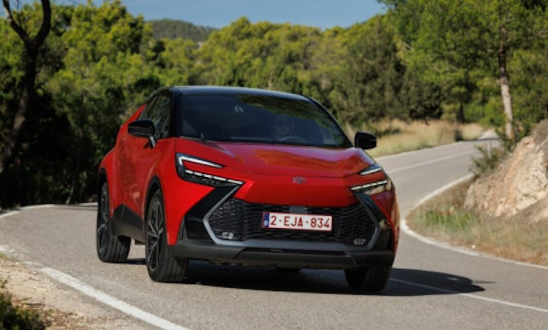 Enlace: El nuevo Toyota C-HR en su versión básica híbrida es ya una opción seria y un SUV muy recomendable