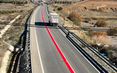 Enlace: Nueva línea roja para alertar de una carretera peligrosa