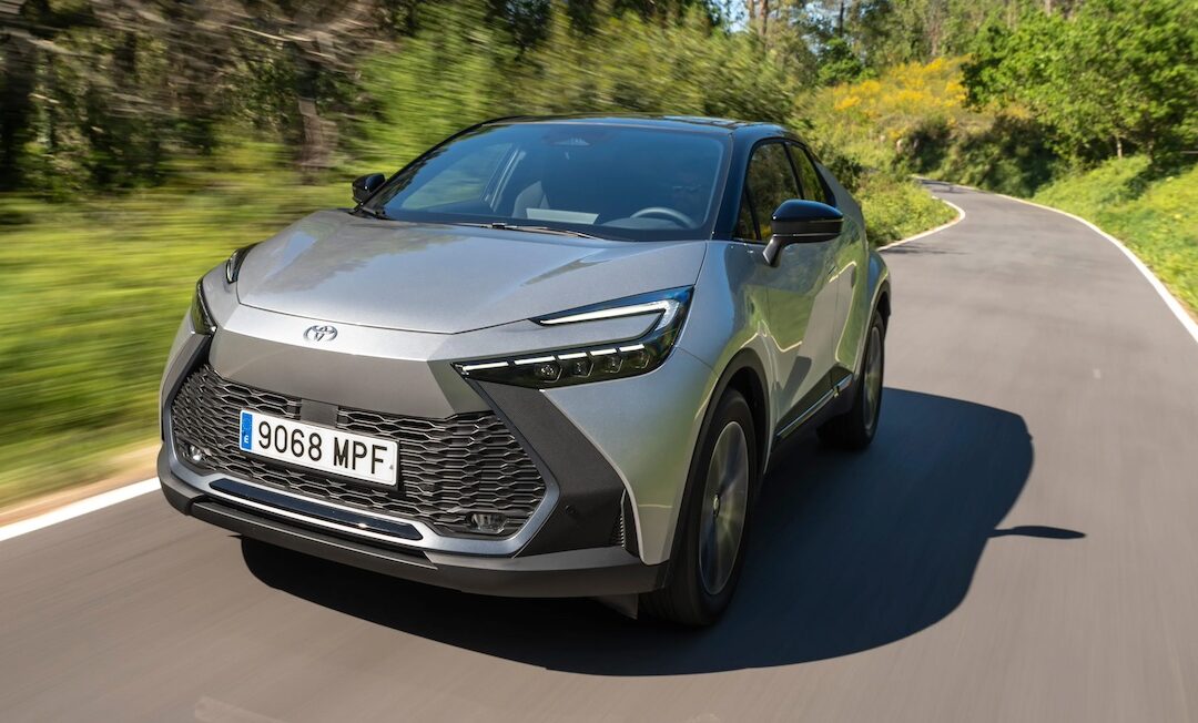 Enlace: Prueba del Toyota C-HR Plug-in Hybrid: ahora sí, PHEV y con etiqueta 0