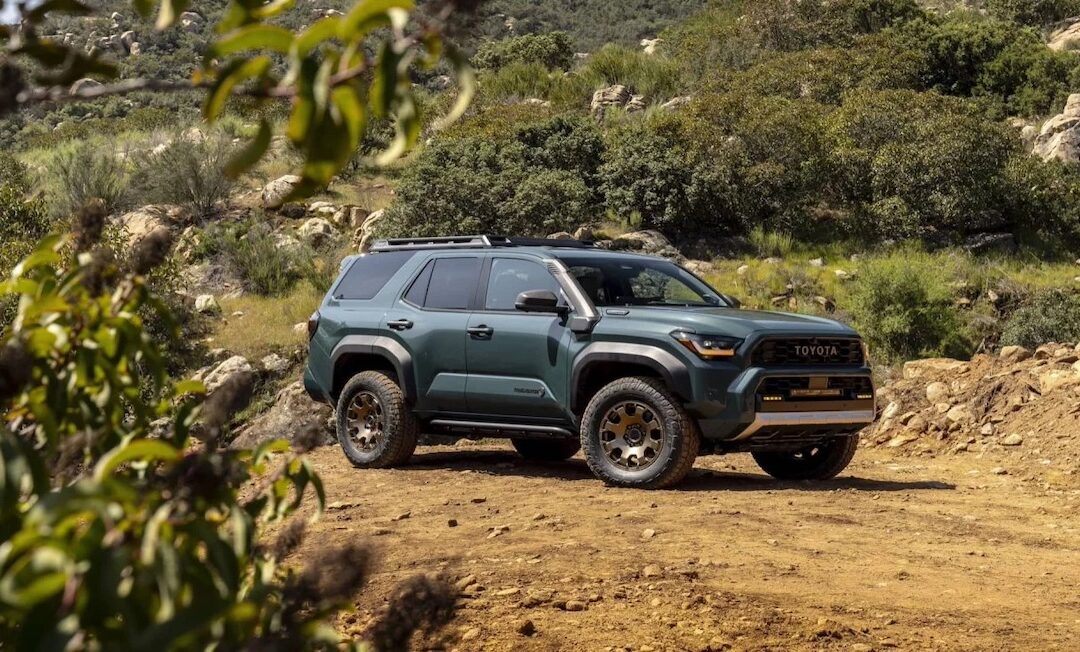 Enlace: Es el hermano barato del Toyota Land Cruiser y, costando mucho menos, no es un todoterreno menos capaz y atractivo