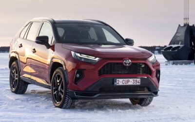 Enlace: Toyota RAV4 o Kia Sportage 2024, elegimos el mejor SUV asiático para comprar en España