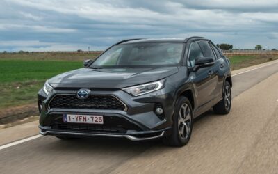 Enlace: Prueba Toyota RAV4 Plug In, el híbrido inteligente