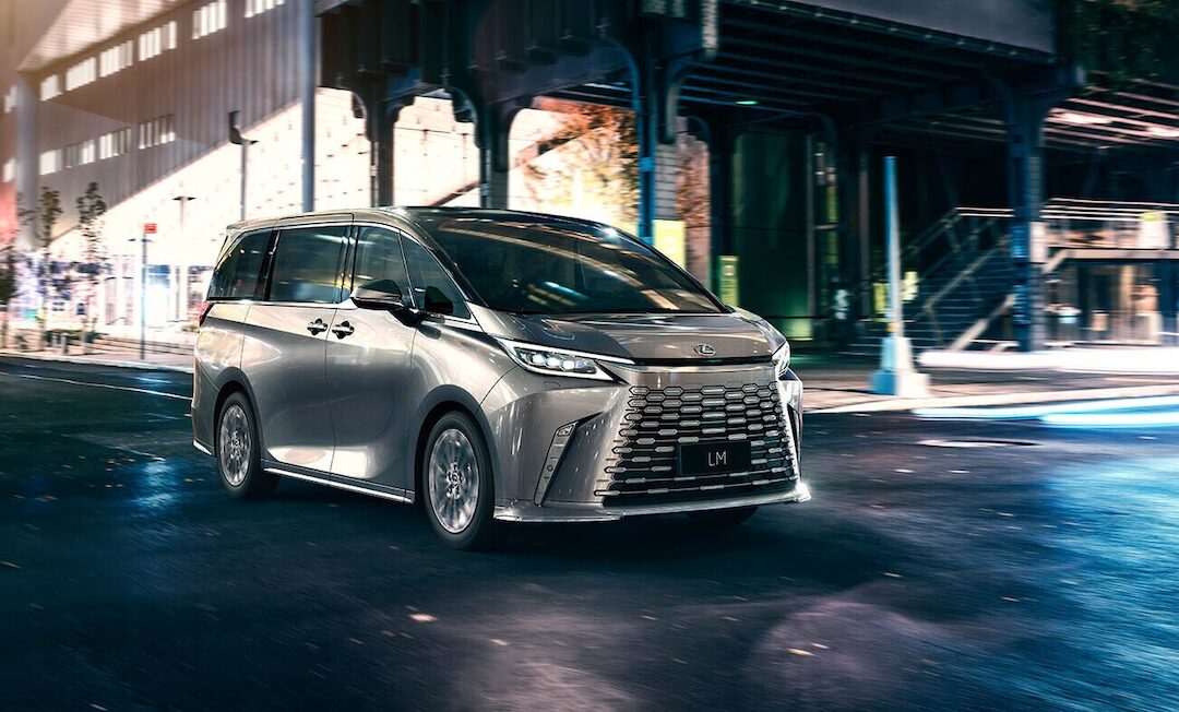 Enlace: Toyota da un giro de 180 grados: de confiar todo en los híbridos para resistir a los coches eléctricos chinos a levantar una fábrica de coches eléctricos en China