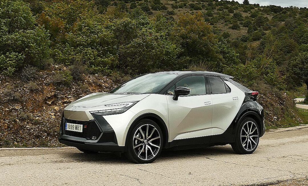 Enlace: Toyota CH-R PHEV, un coche llamativo desde 35.000 euros sin contar ayudas
