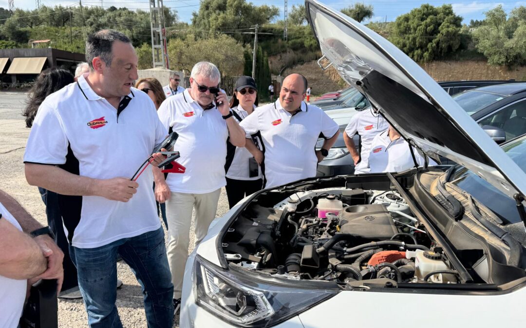 Brico para conectar arrancador de batería 12V a Toyota RAV4-VI° KDD Nacional en Castellón
