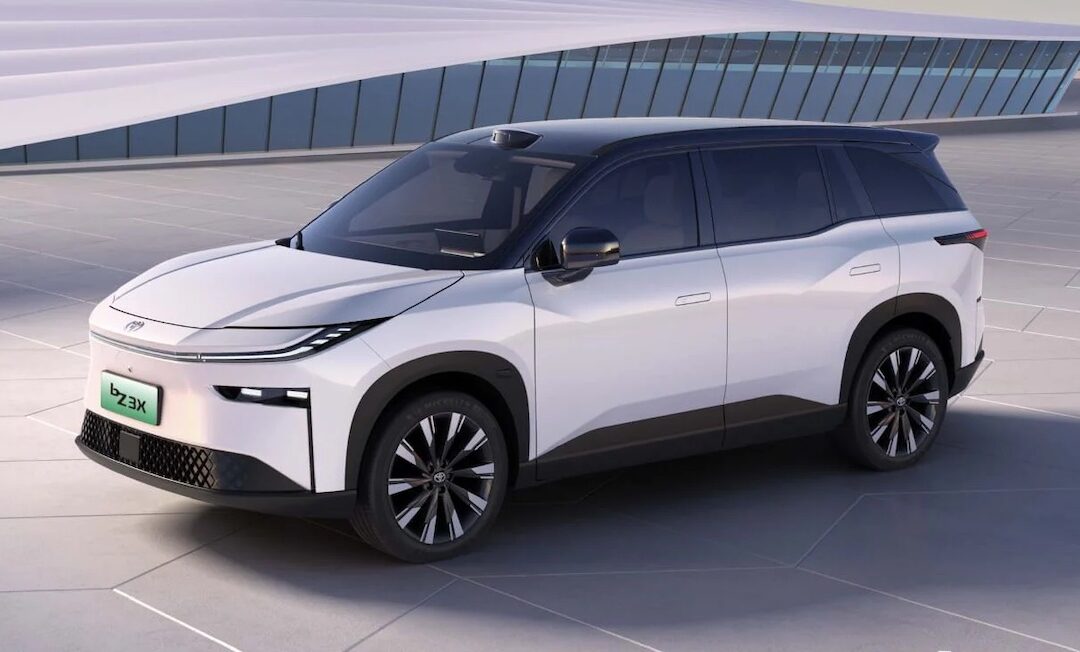 Enlace: El Toyota bZ3X logra un gran éxito con 10.000 entregas en un mes y más de 12.000 personas en lista de espera