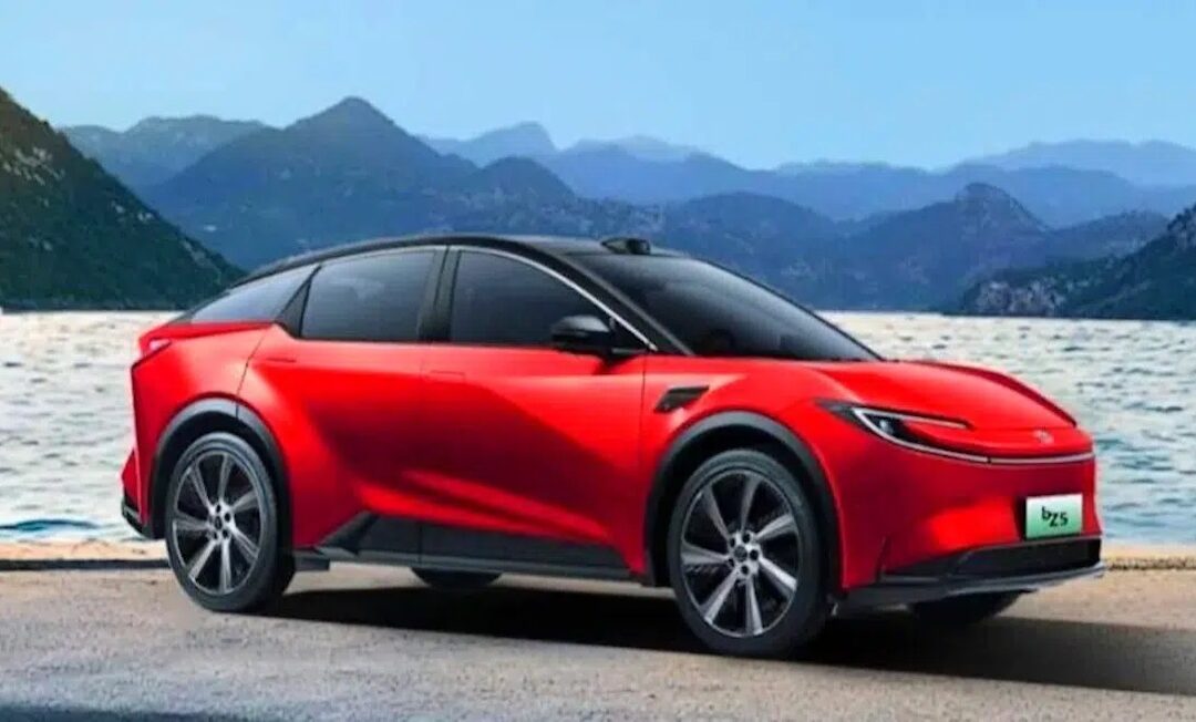Enlace: Más problemas para Tesla: Toyota lanza su nuevo coche eléctrico y cuesta la mitad que el Model Y