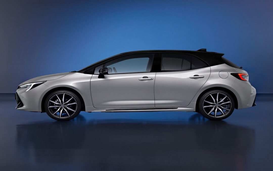 Enlace: Tiene el motor que menos va al taller, por eso ofrece garantía hasta 2040, pero además sólo gasta 4,4 litros y es un barato coche híbrido