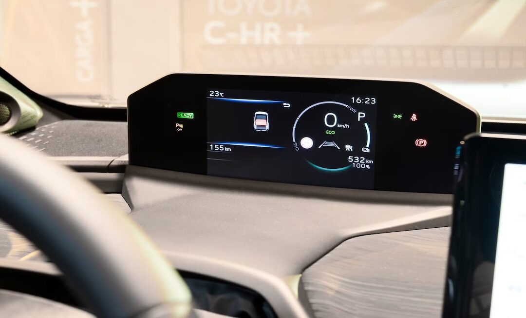 Enlace: Toyota «se adelanta a una futura normativa europea” con este mensaje en el cuadro de su nuevo eléctrico