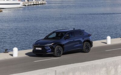 Enlace: Toyota ha mejorado el bZ4X en clave de eficiencia, de mejoras en la recarga y haciéndolo más cómodo y eficaz.