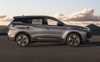 Enlace: Es el Toyota RAV4 «español», un SUV de más de 200 CV, etiqueta ECO y 5,7 l/100 km pero por 10.000 € menos que el japonés