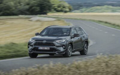 Enlace: Toyota RAV4 PHEV frente a Mitsubishi Outlander PHEV: duelo del SUV híbrido enchufable familiar más completo