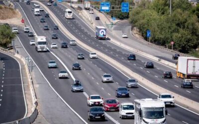 Enlace: La DGT cambia las reglas el 1 de octubre: estas son las nuevas obligaciones al volante