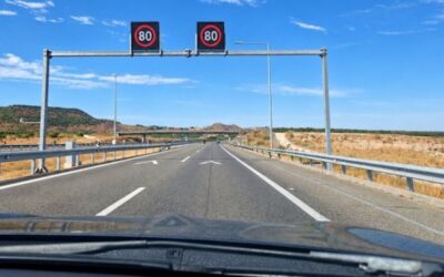 Enlace: Límites de velocidad variables, la medida que ya se estrena en España: fin a los 120 km/h genéricos